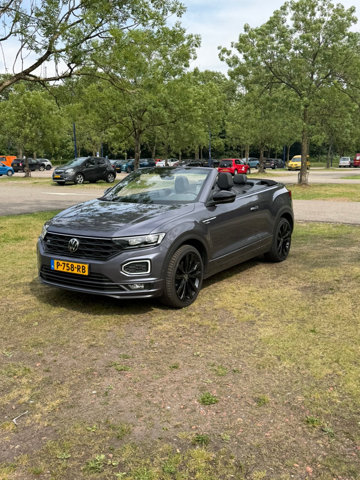 Volkswagen T-Roc 1.5 TSI 150pk 7-DSG 2021 Grijs, Auto's, 4 cilinders, 4 stoelen, 75 €/maand, Particulier