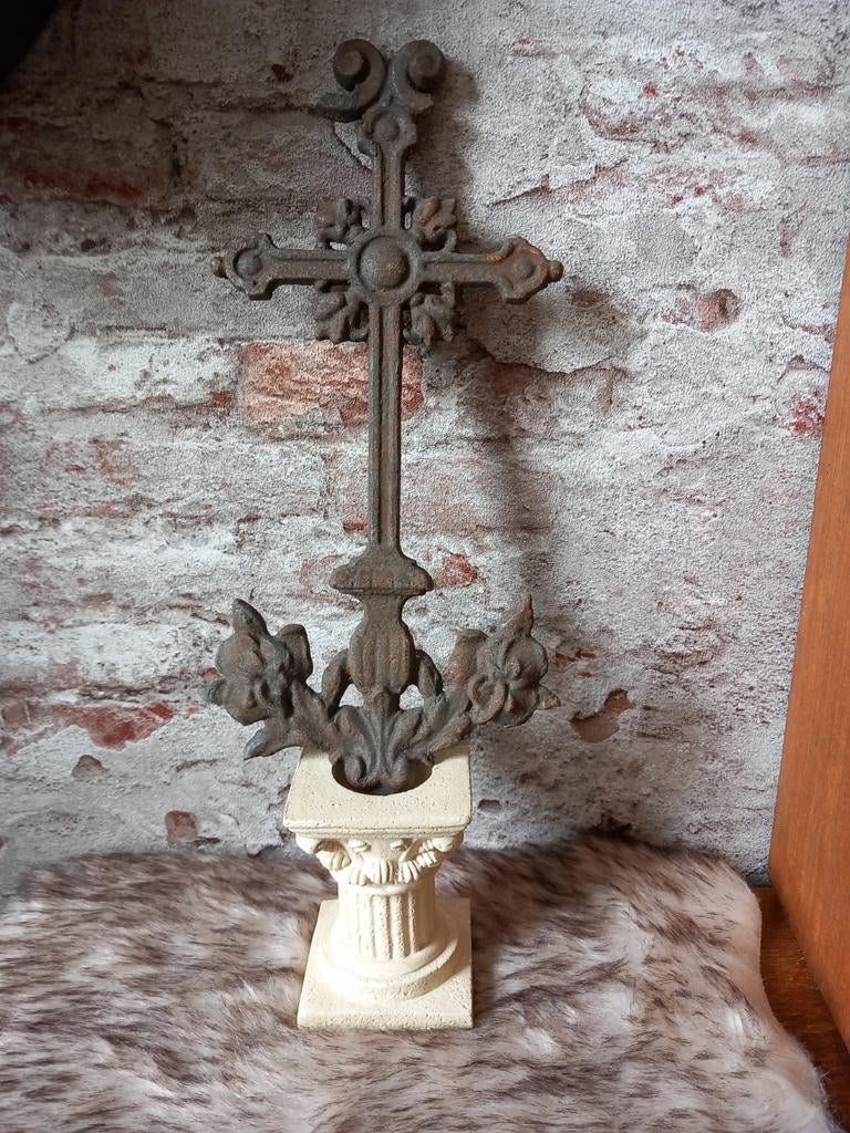 Oud brocant gietijzeren kruis, Antiek en Kunst, Antiek | Religie, Ophalen of Verzenden