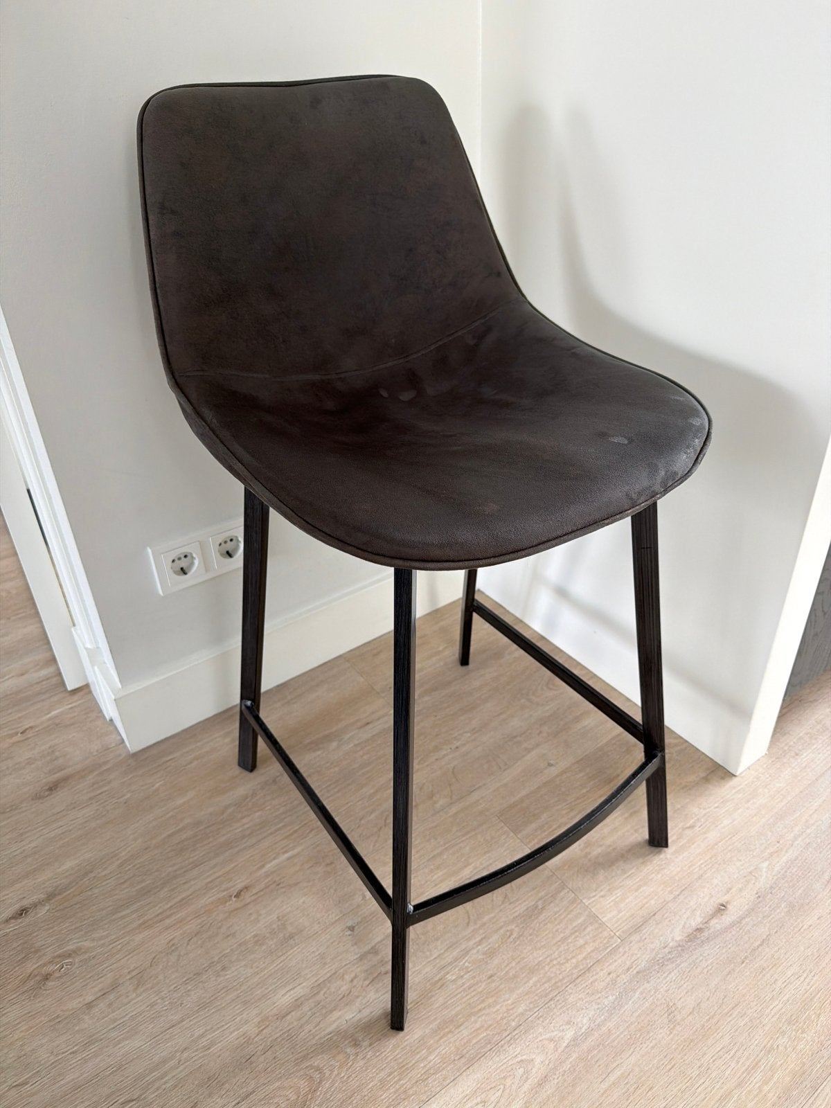 2 stuks moderne barkruk met rugleuning - donkerbruin/grijs, Ophalen, Met voetsteun, Zo goed als nieuw, Metaal