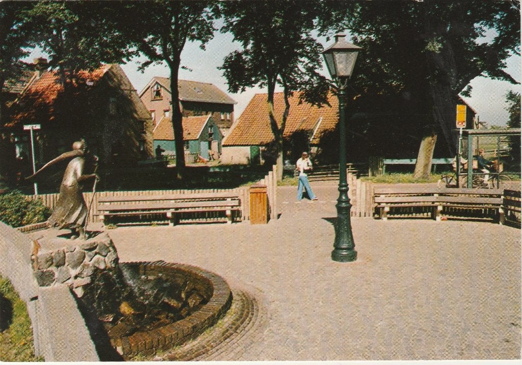 BUREN Centrum met Standbeeld Ritskemooi, Verzenden, 1980 tot heden, Gelopen, Waddeneilanden