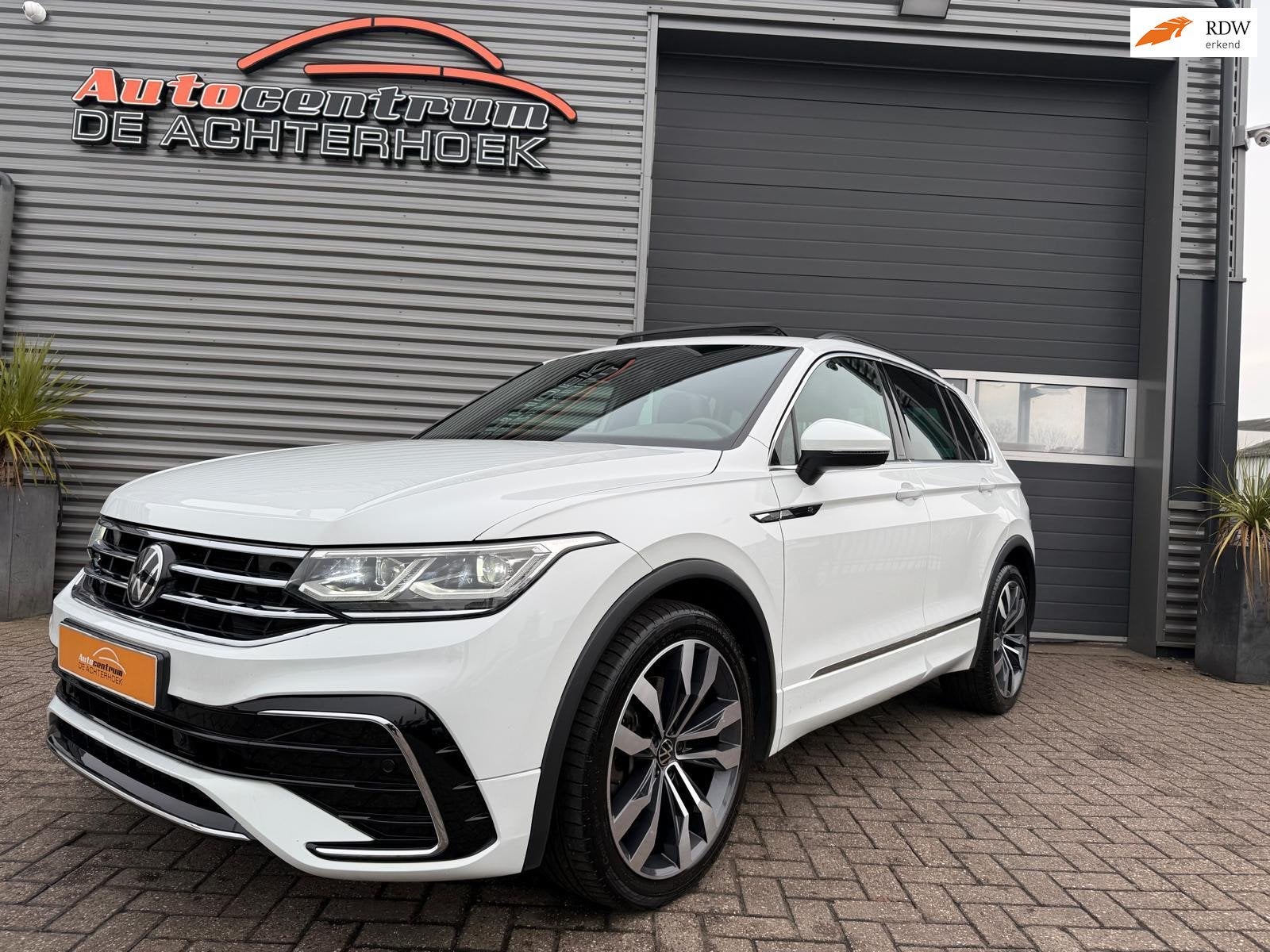 Volkswagen Tiguan 2.0 TSI 4Motion R-Line PANO*VIRTUAL*LEER!, Auto's, Automaat, 15 km/l, Gebruikt, Zwart