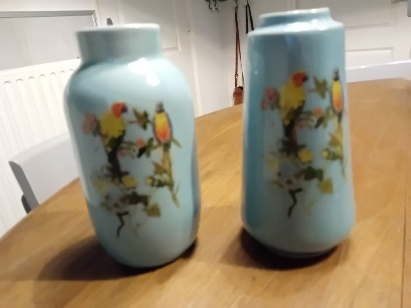 2 antieke vaasjes l.blauw met vogels., Ophalen of Verzenden