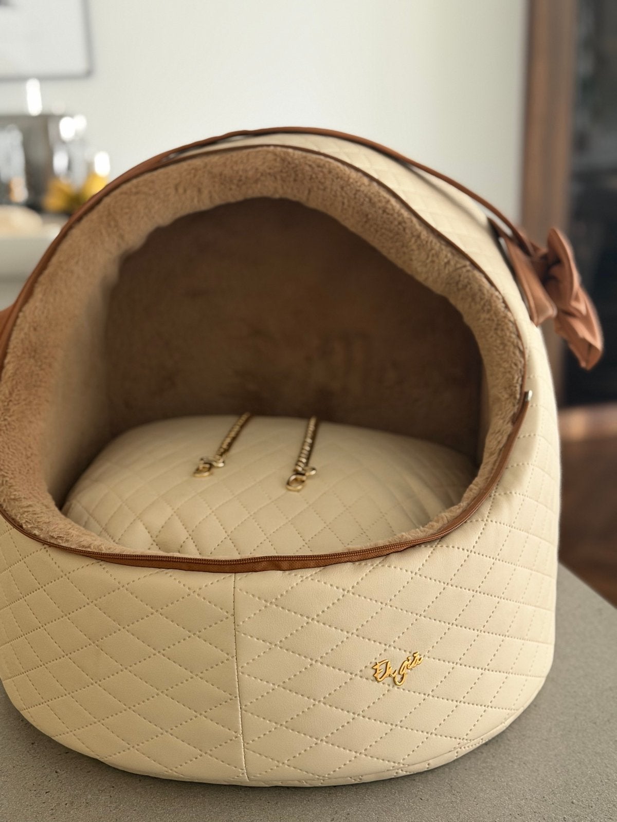 Premium Eh Già Designer Dog Car Seat (Size M) – Eco-Leather, Ophalen of Verzenden, Zo goed als nieuw