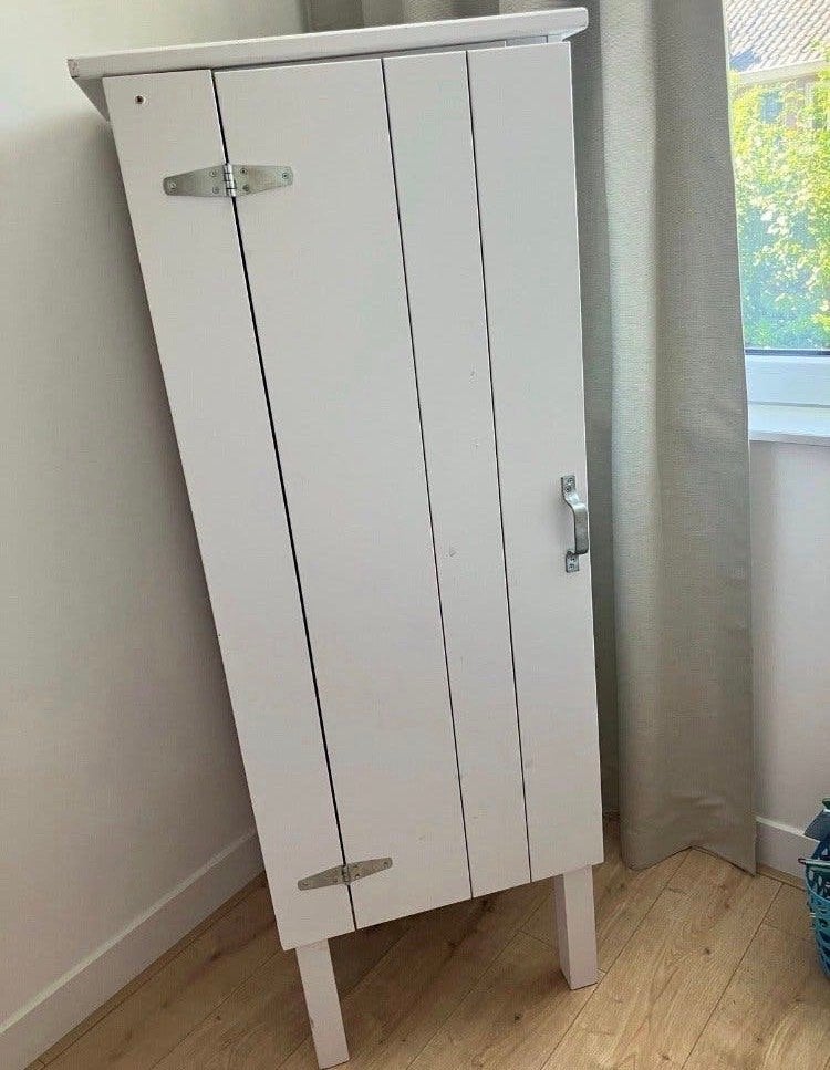 Witte smalle kast met planken, Huis en Inrichting, Ophalen, Gebruikt
