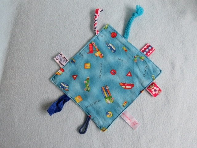 Nieuw handgemaakt labeldoekje knuffeldoekje voertuigen blauw, Kinderen en Baby's, Overige typen, Blauw, Nieuw, Ophalen of Verzenden