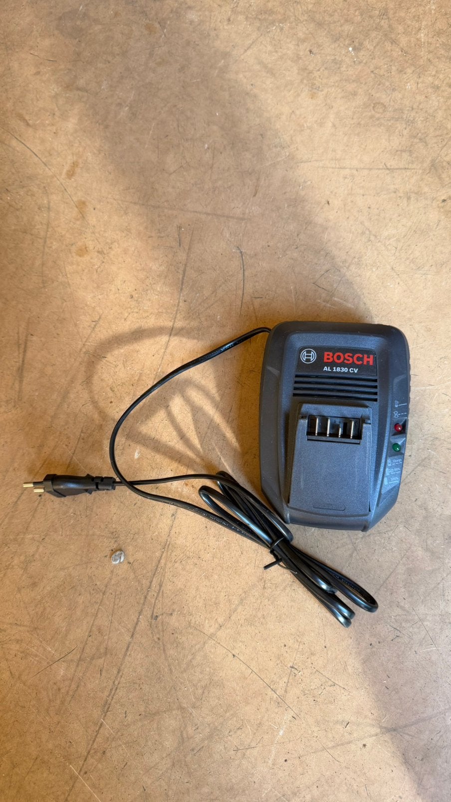 Bosch AL 1830 CV lader, Doe-het-zelf en Verbouw, Gereedschap | Machine-onderdelen en Toebehoren, Ophalen of Verzenden, Zo goed als nieuw