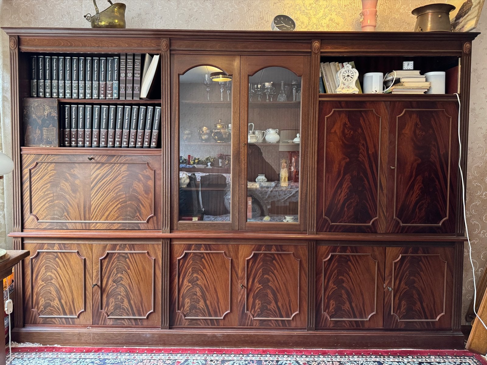 Hulshoff Mahonie TV-meubel & Bar met Spiegel en Licht, Ophalen