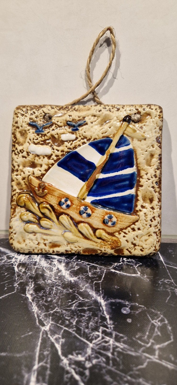Handgemaakte Keramische Wanddecoratie Zeilboot, Ophalen of Verzenden