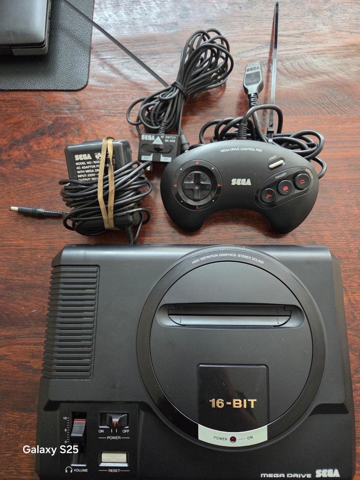 Sega Mega Drive 16-bit console met controller, Ophalen of Verzenden, Gebruikt, Met 1 controller, Mega Drive