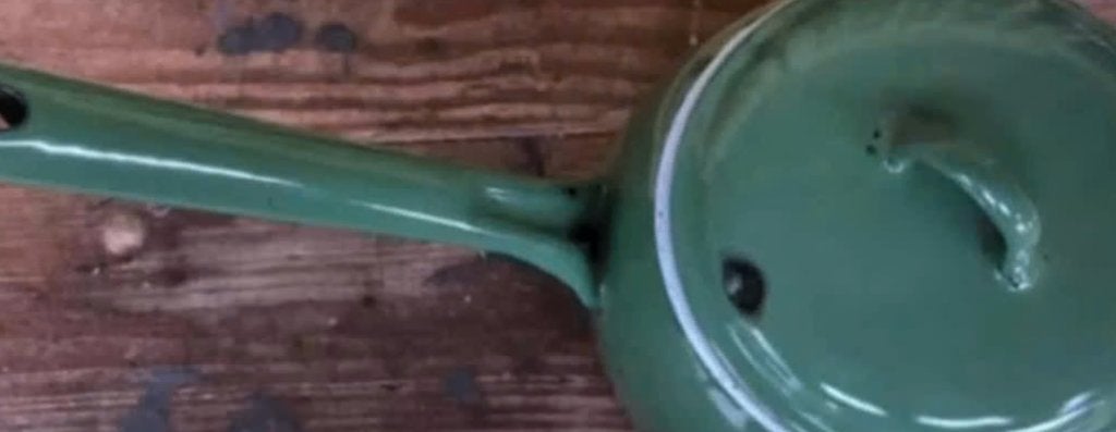 Twee in elkaar passende geëmailleerde steelpannen, Ophalen of Verzenden