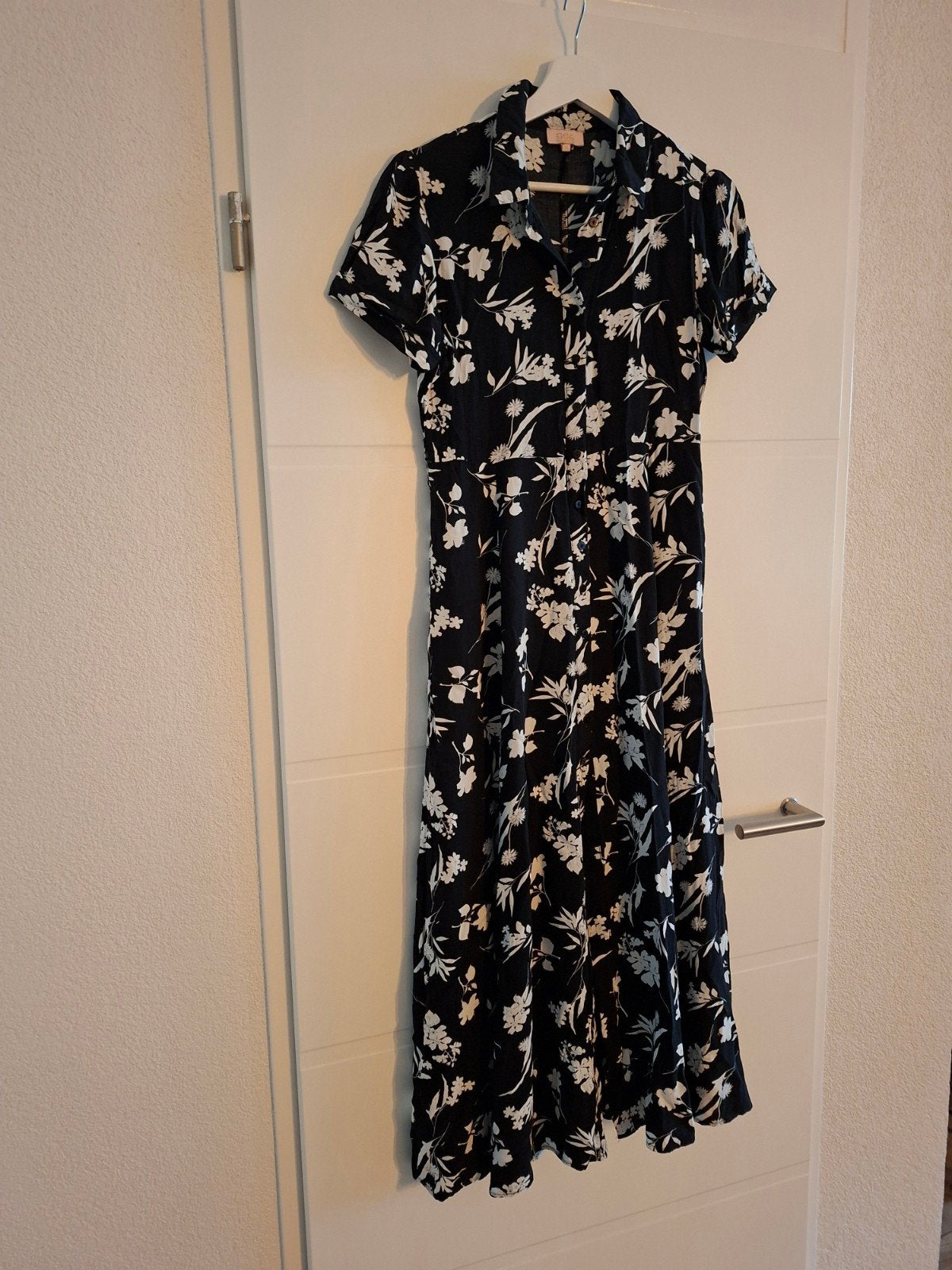 Zwart wit gebloemde jurk van GOA ~ Maat S~, Kleding | Dames, Zwart, Maat 36 (S), Gedragen, Onder de knie