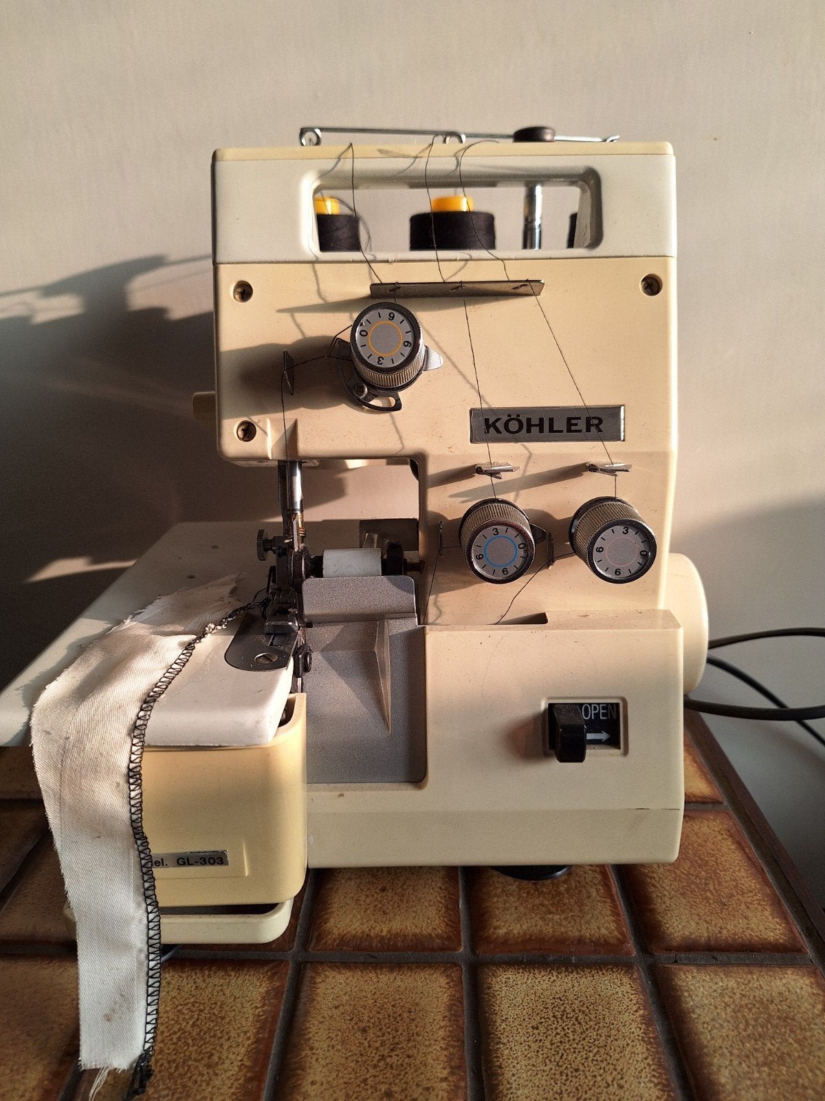 Köhler Lockmachine GL-303 - Vintage Overlockmachine, Ophalen of Verzenden, Zo goed als nieuw, Lockmachine, Overige merken