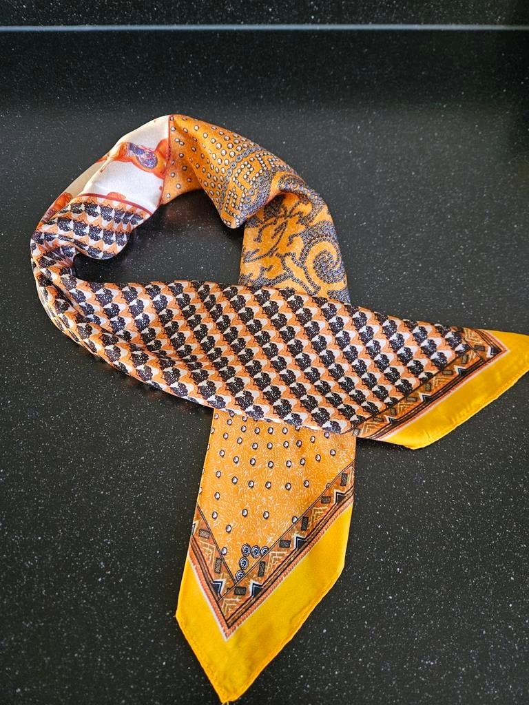 sjaal  met diverse prints Nieuw!, Maat 38/40 (M), Nieuw, Ophalen of Verzenden, Onbekend