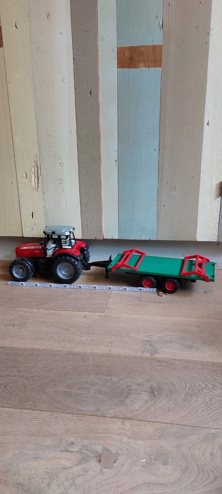 Mooie Bruder tractor Massey Ferguson met oplegger, Ophalen, Gebruikt