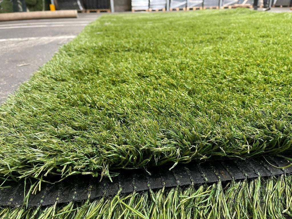 Mooi stuk Kunstgras 30m2 (4m x 7.5m) €240,-, Tuin en Terras, Gras en Kunstgras, Ophalen of Verzenden, Zo goed als nieuw, 20 m² of meer