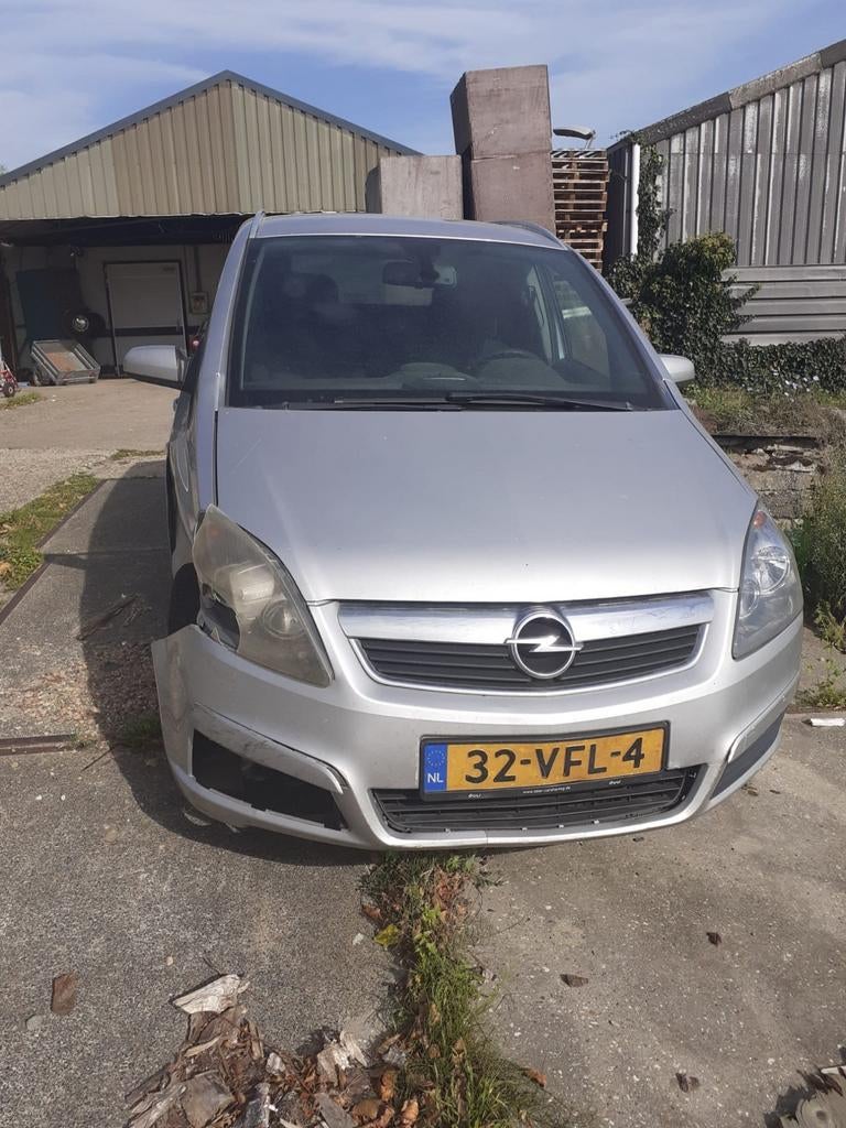Opel Zafira 1.9 Cdti voor onderdelen en plaatwerk, Ophalen, Gebruikt, Opel