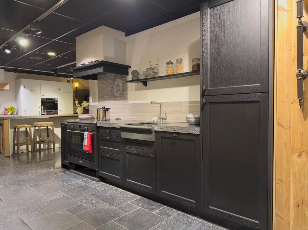 Showr keuken eiken hout, stenen blad, fornuis, Ophalen, Zwart, Enkelwandige keuken, Hoogglans of Gelakt