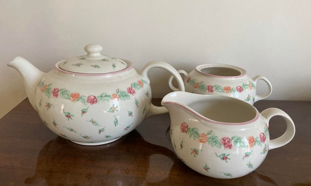 Laura Ashley Rosebud Vintage Theepot, Melkkan & Suikerpot, Antiek en Kunst, Antiek | Servies compleet, Ophalen of Verzenden