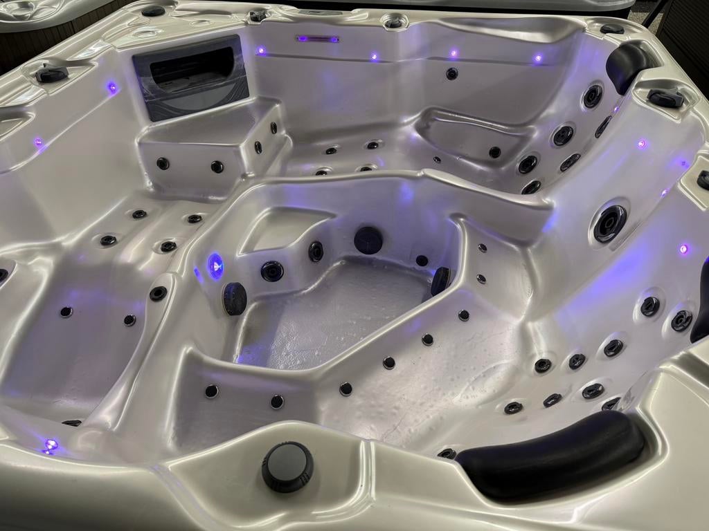Sunspa Laguna Beach 6 persoons luxe jacuzzi, Tuin en Terras, Bubbelbaden en Hottubs, Ophalen, Zo goed als nieuw, Pomp
