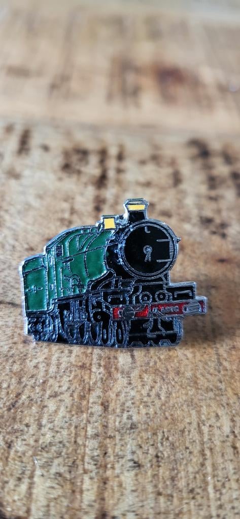 Pin Engelse stoomlocomotief, Verzamelen, Speldjes, Pins en Buttons, Ophalen of Verzenden, Zo goed als nieuw