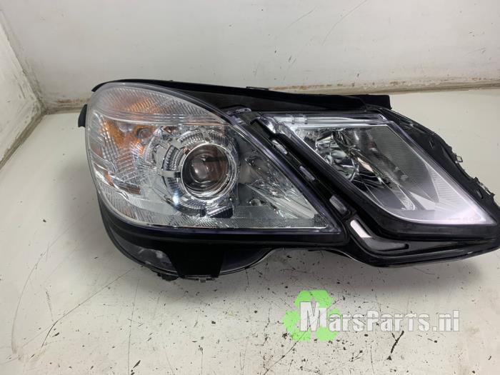 Koplamp rechts van een Mercedes E-Klasse, Auto-onderdelen, Verlichting, Mercedes-Benz, Gebruikt, 3 maanden garantie, Ophalen of Verzenden