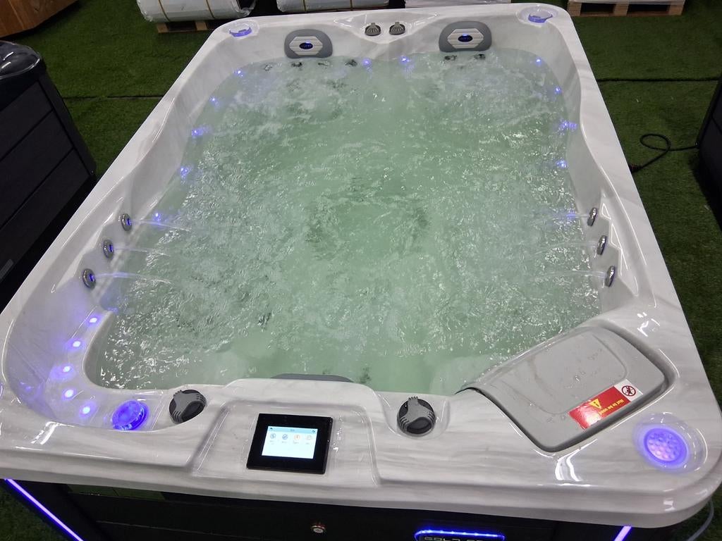 Balboa jacuzzi 2 ligpl NIEUW bezorging HEMELVAART OPEN, Tuin en Terras, Bubbelbaden en Hottubs, Nieuw, Filter, Ophalen of Verzenden