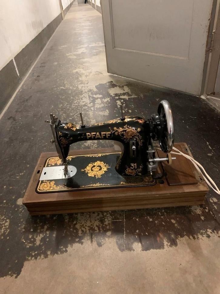 Pfaff naaimachine met kap. Er zit ook een motortje bij, Antiek en Kunst, Ophalen