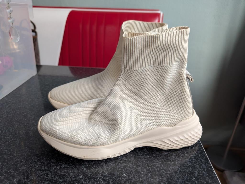 Soklaars, Ophalen, Zo goed als nieuw, Sneakers of Gympen