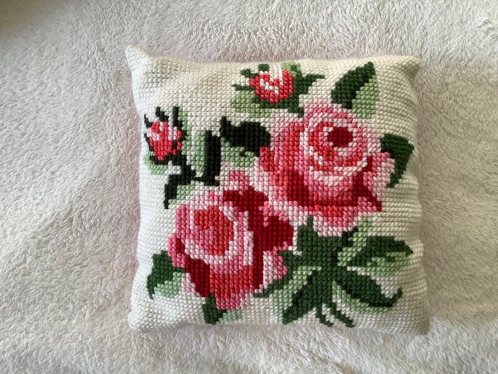 Geborduurd kussentje Roos, 40x40 cm, Ophalen, Nieuw, Roze, Vierkant