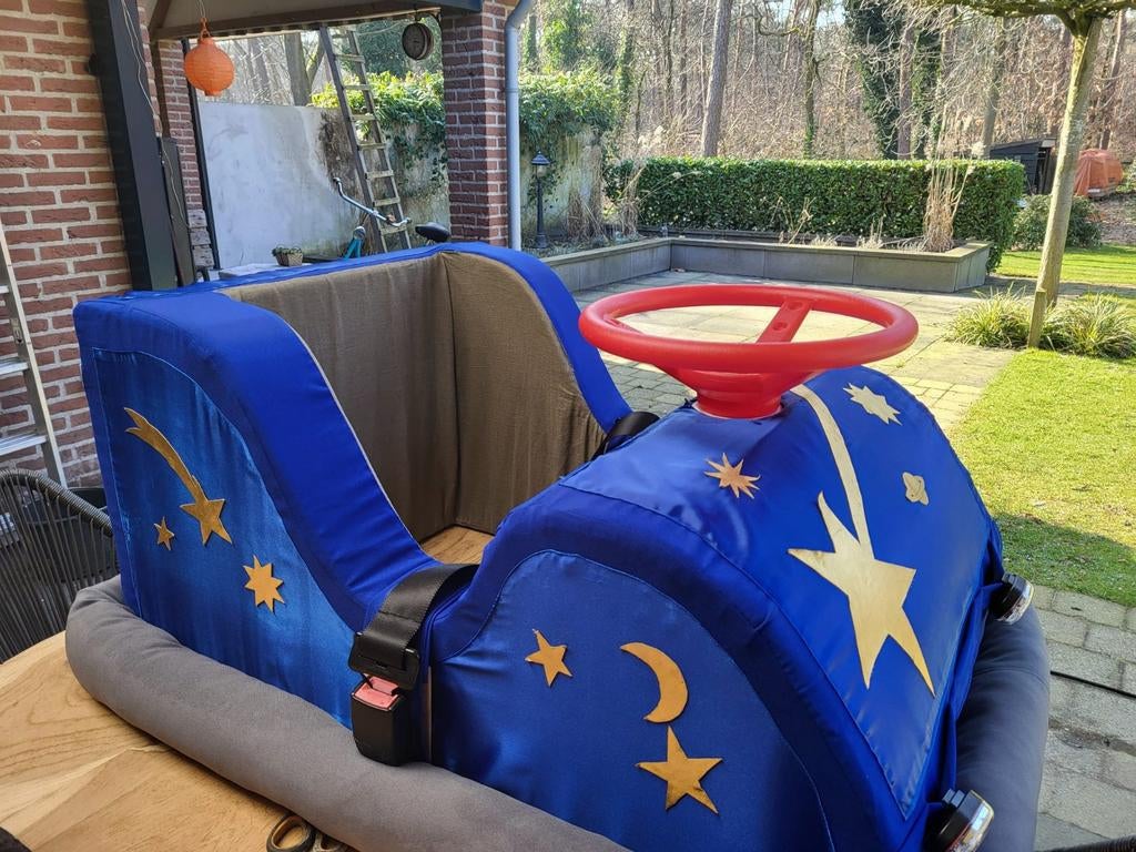 Carnavalsloopgroep Optocht Botsauto, Ophalen of Verzenden, Gebruikt