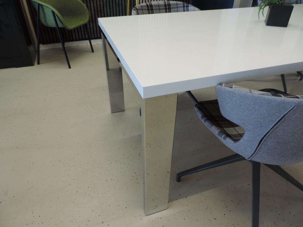 Gispen Today JDB 607 tafel | 220x100 | blad met houtnerf, Design, 200 cm of meer, 50 tot 100 cm, Zo goed als nieuw