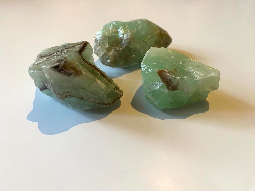 3x Lichtgroene Groene Calciet (Smaragd) Edelsteen Mineraal, Verzamelen, Mineralen en Fossielen, Ophalen of Verzenden, Mineraal