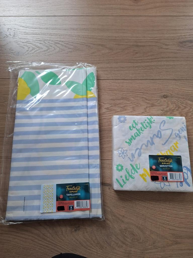 Papieren tafelkleed en bijpassende servetten, Ophalen of Verzenden, Zo goed als nieuw