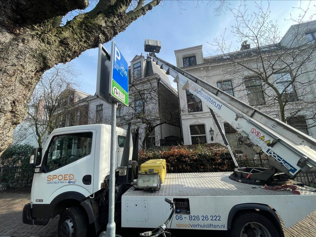Foto 4 van Verhuislift huren | Ladderlift / Meubellift met bediening