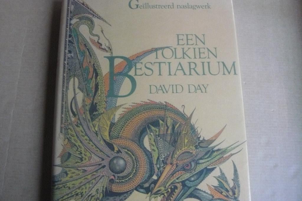 TOLKIEN / BESTIARIUM / David Day / Geillustreerd naslagwerk, Boeken, Ophalen of Verzenden, Gelezen