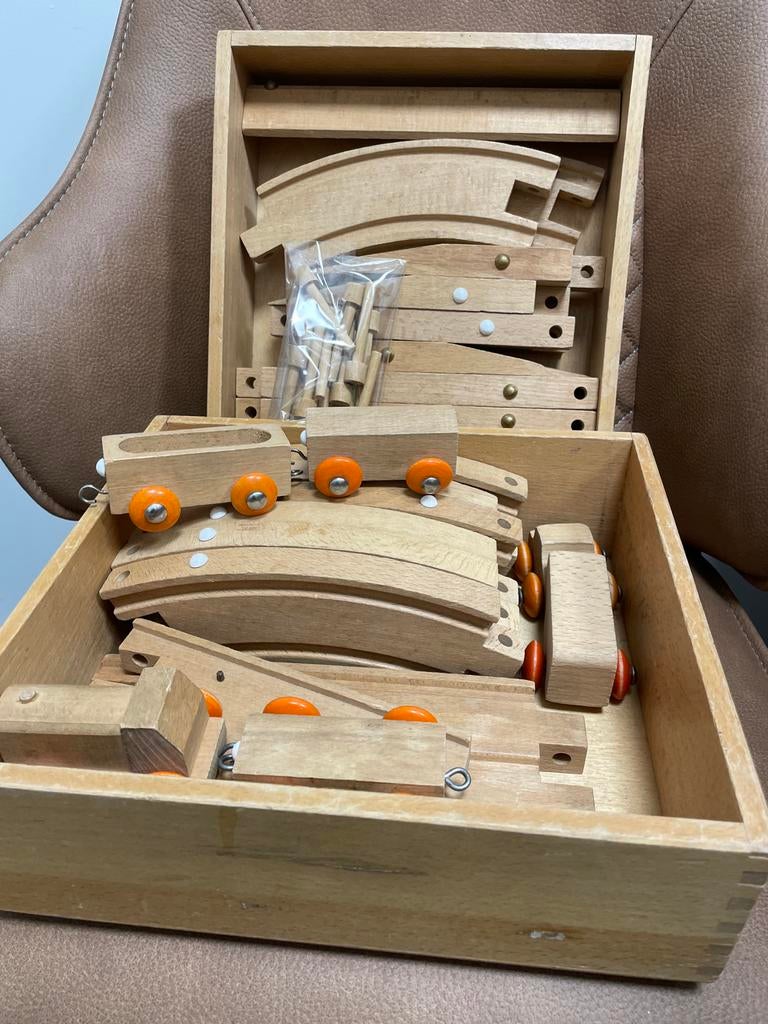 Houten Treinbaan Speelgoed vintage, Kinderen en Baby's, Speelgoed | Houten speelgoed, Gebruikt, Rij- of Hobbelspeelgoed, Ophalen of Verzenden
