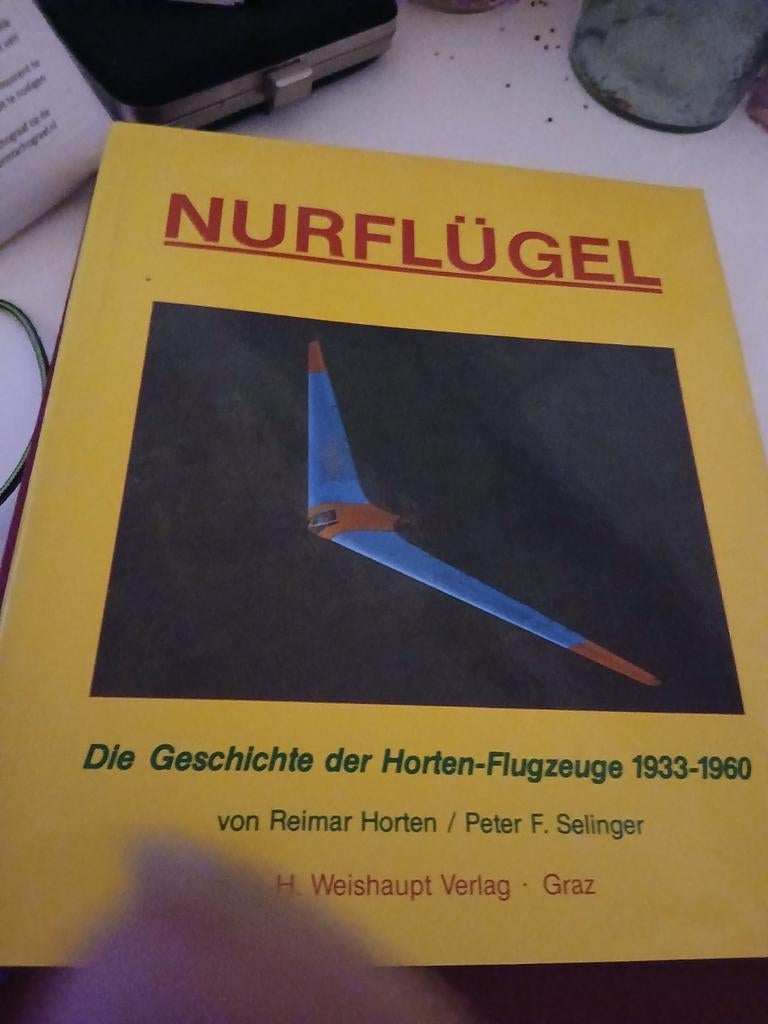 Duitstalige uitgave van "Nurflügel: Die Geschichte der Horte, Ophalen, Gelezen