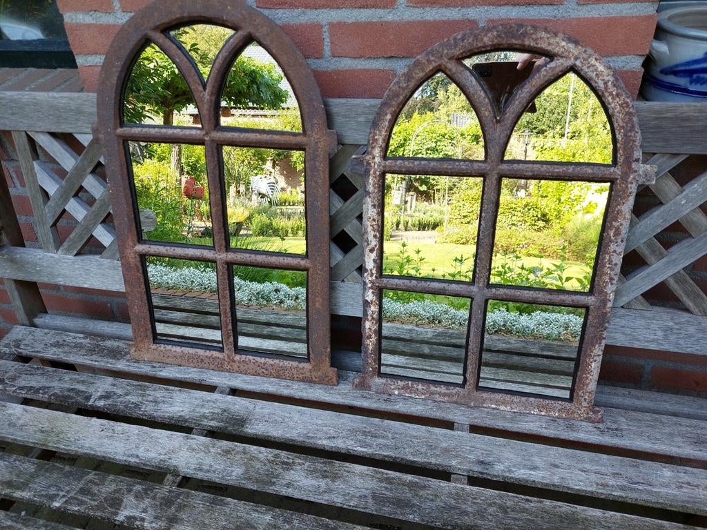 Twee zeer mooie gietijzeren stalramen met spiegel glas., Ophalen of Verzenden, Gebruikt, Minder dan 80 cm, Minder dan 80 cm