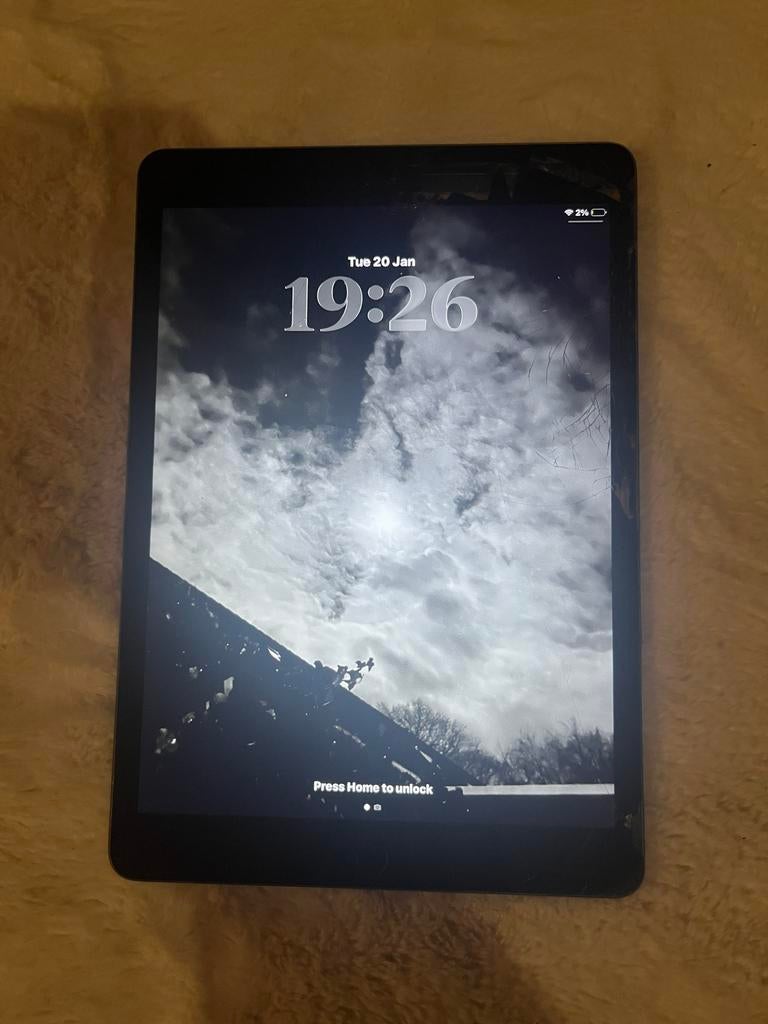 iPad - Goedwerkend met schade, Ophalen of Verzenden, Gebruikt, Apple iPad