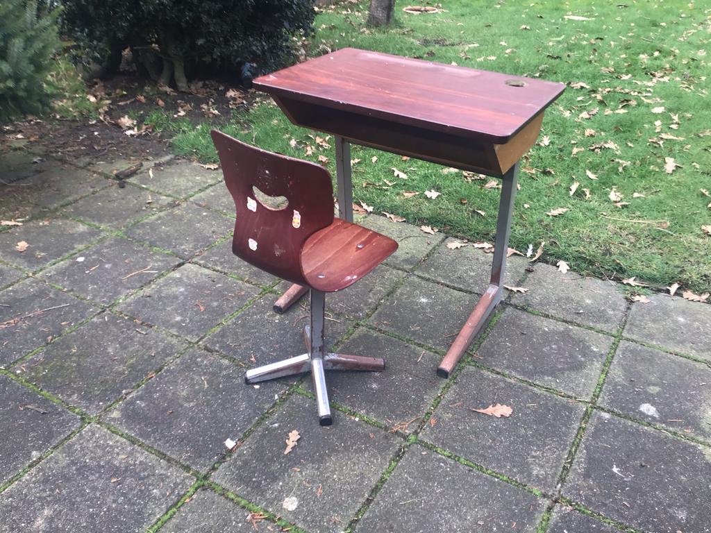Schoolbank / schooltafel met stoel, Kinderen en Baby's, Kinderkamer | Tafels en Stoelen, Ophalen, Gebruikt, Tafel(s) en Stoel(en)