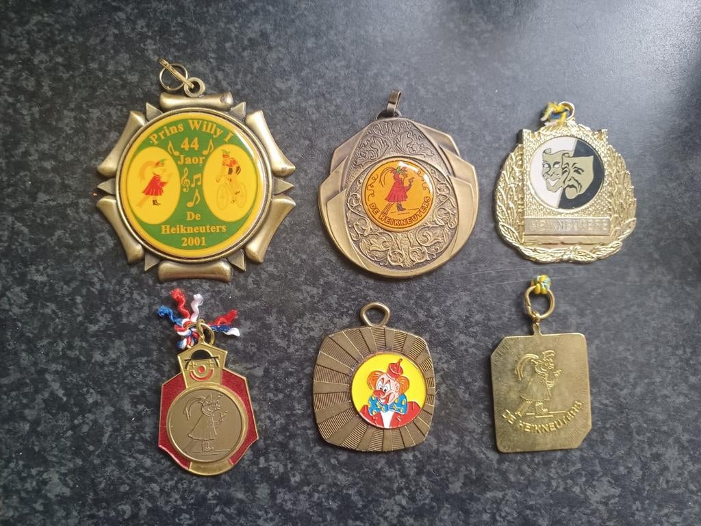 6x Carnavals medaille onderscheiding De Heikneuters St Jozef, Ophalen, Overige materialen, Nederland