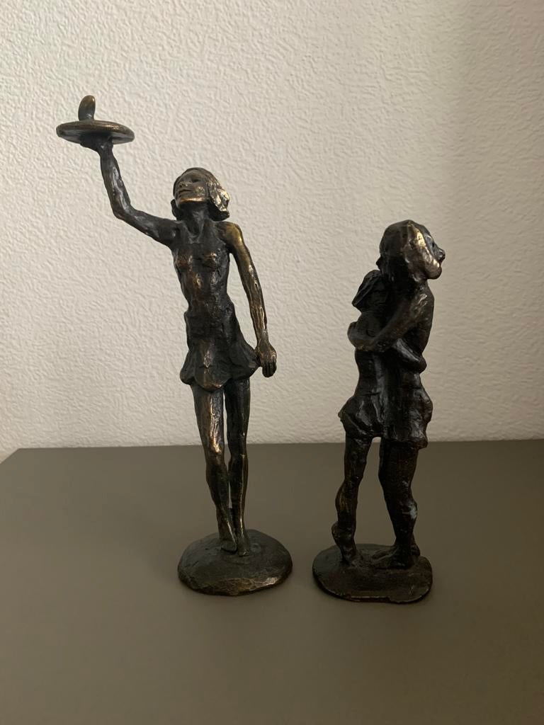 2 verbronsde  beeldjes Astrid Veldhuyzen -Koppen, Antiek en Kunst, Ophalen of Verzenden