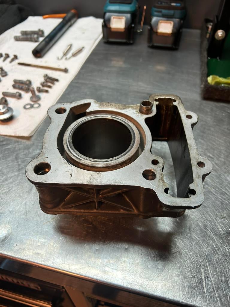 Cilinder ktm duke 125cc, Ophalen, Zo goed als nieuw