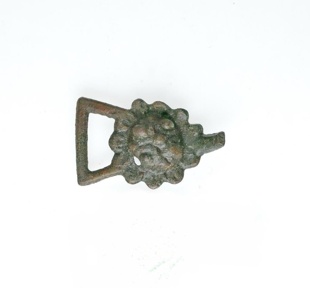 Kledinghaakje 15e tot de 17e eeuw      d692, Antiek en Kunst, Ophalen of Verzenden