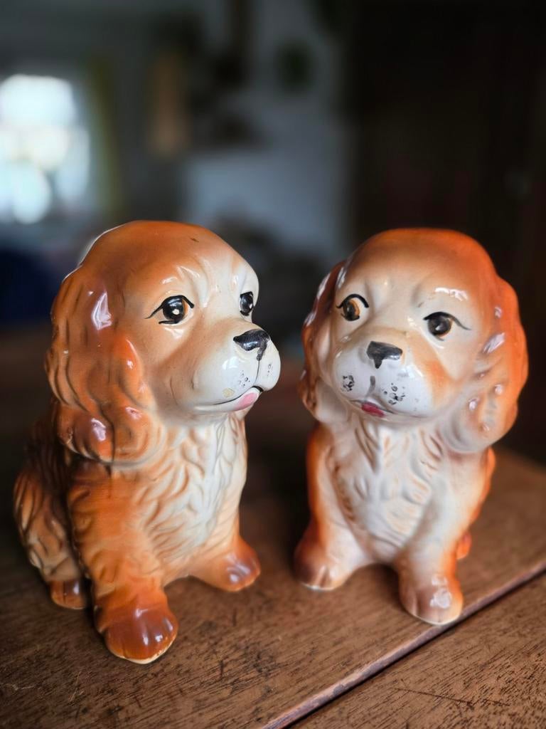 set van twee vintage cocker-spaniel honden bloempotjes, Tuin en Terras, Tuinbeelden, Ophalen of Verzenden, Gebruikt, Overige materialen