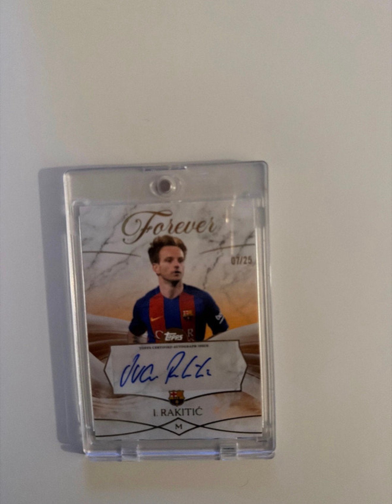 Ivan Rakitić Topps Museum Collection Forever Auto /25, Ophalen of Verzenden, Zo goed als nieuw, Plaatje