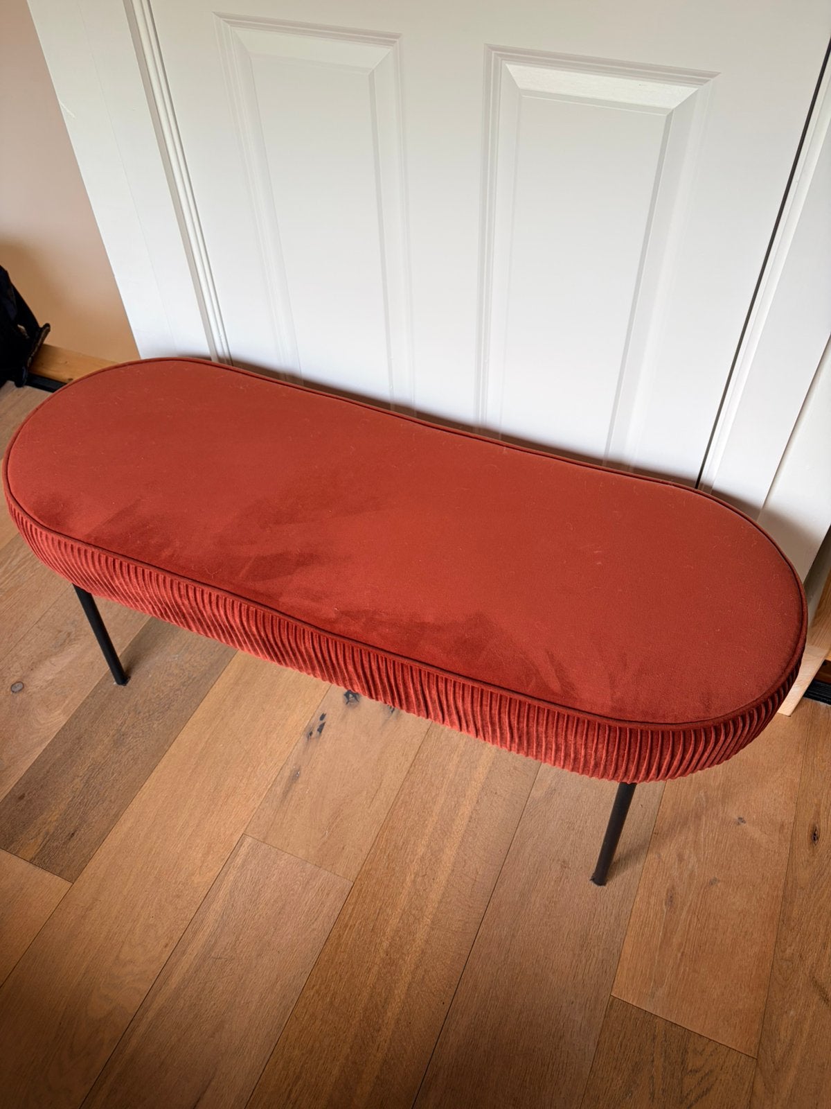 Mooie rood fluwelen bankje/poef, Huis en Inrichting, Stoelen, Ophalen, Overige kleuren, Zo goed als nieuw, Eén