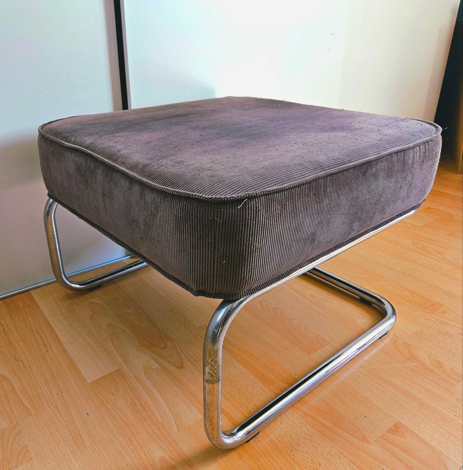 Hocker van Zuiver® (grijs), Ophalen, Zo goed als nieuw, Rechthoekig, 50 tot 75 cm