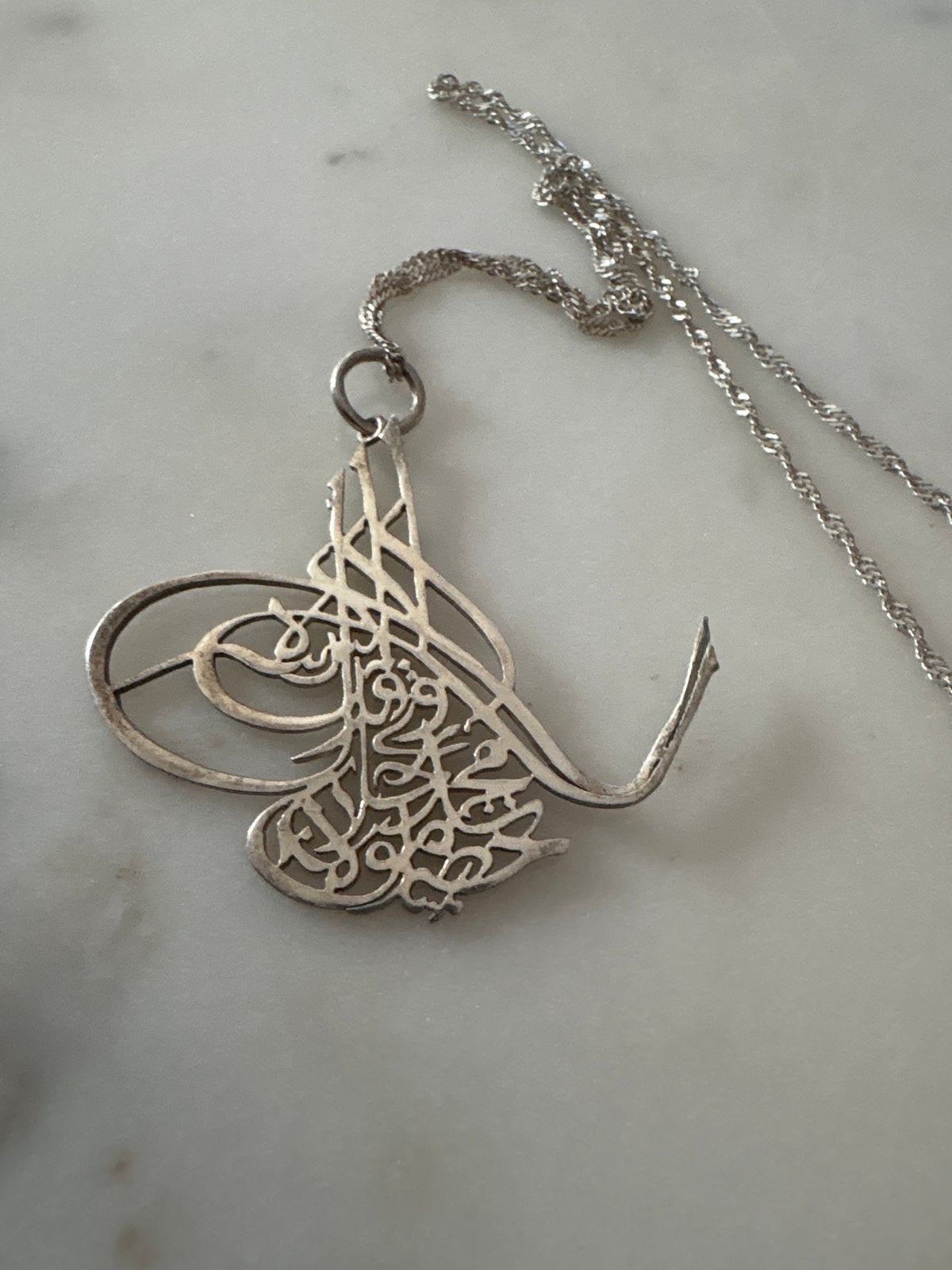 Zilveren ketting met Ottomaanse Osmanli Tugra hanger, Ophalen of Verzenden, Gebruikt, Zilver, Met hanger