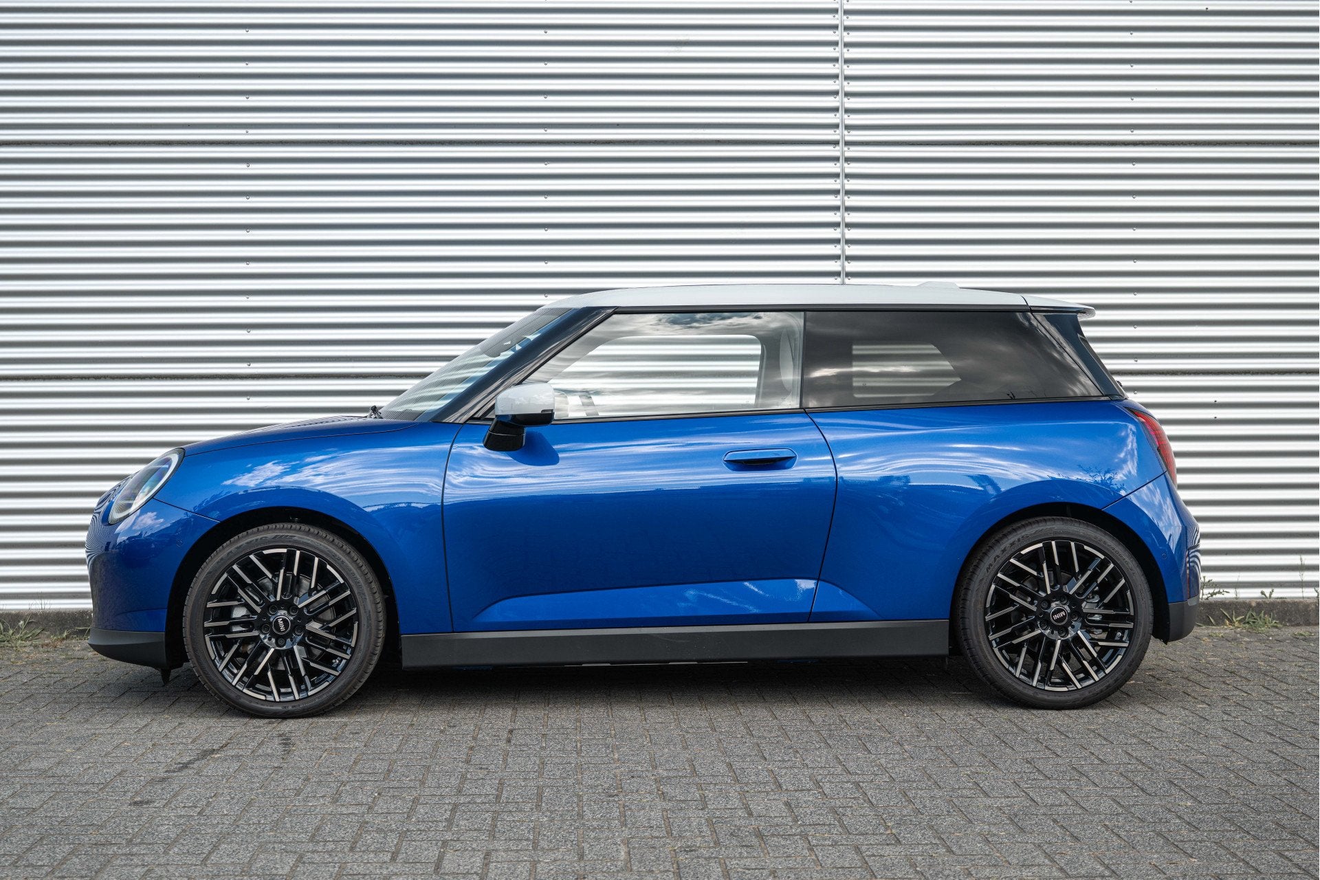 MINI Hatchback Cooper E / Favoured / Pakket M / 18" Night Fl, Auto's, Mini, Beige, Met garantie (alle), 184 pk, 25 min